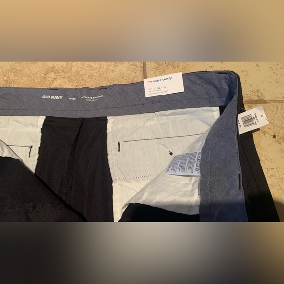 Old Navy Ultimate Straight Built-In Flex Chino Pant - Picture 5 of 7